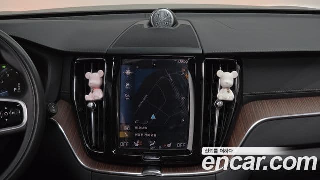 Volvo XC60 2021 — Photo 13/20