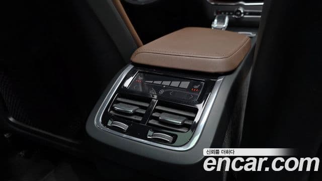 Volvo XC60 2021 — Photo 3/20