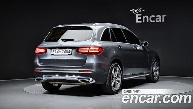 Mercedes-Benz GLC-Class 2019 — Photo 10/20