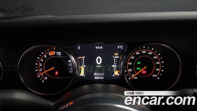 Jeep Wrangler 2021 — Şəkil 8/20