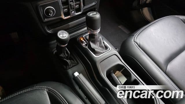Jeep Wrangler 2021 — Şəkil 9/20