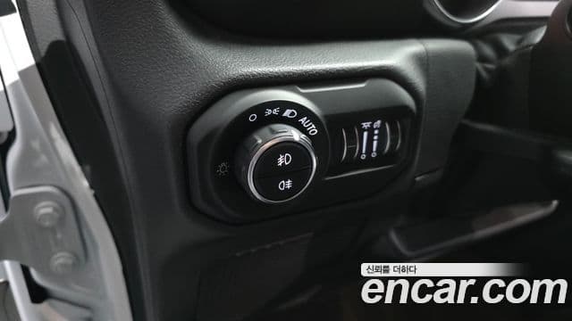 Jeep Wrangler 2021 — Şəkil 18/20