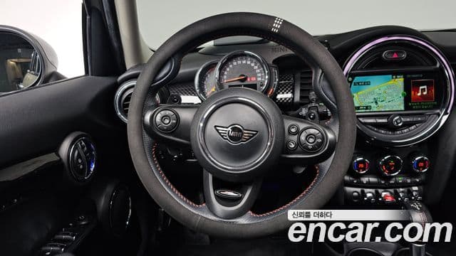 Mini Cooper S 2018 — Фото 13/20
