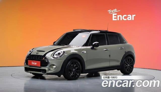 Mini Cooper S 2018 — Фото 1/20