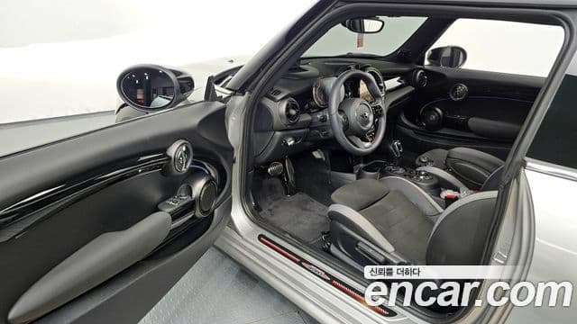 Mini Cooper S 2023 — Фото 10/20