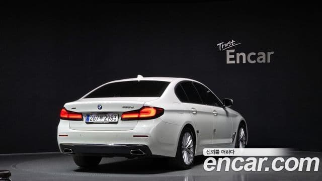 BMW 5 Series 2020 — Фото 1/20