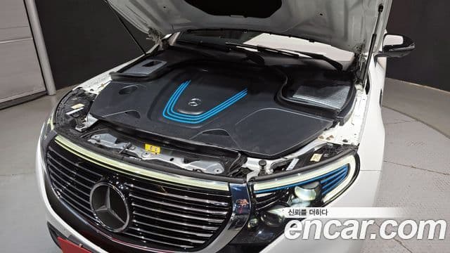 Mercedes-Benz EQC 2020 — Photo 18/20