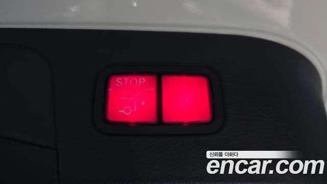 Mercedes-Benz EQC 2020 — Photo 14/20