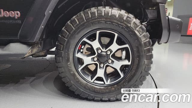Jeep Wrangler 2021 — ფოტო 5/20