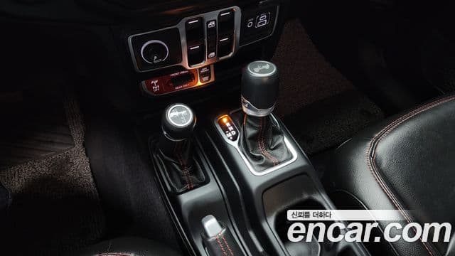 Jeep Wrangler 2021 — ფოტო 9/20