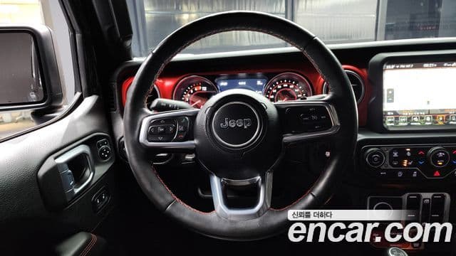 Jeep Wrangler 2021 — ფოტო 13/20