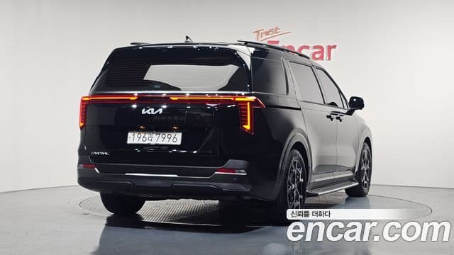Kia Carnival 2023 — Фото 2/20