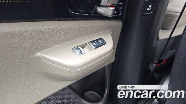 Kia Carnival 2023 — Фото 18/20