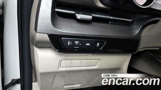 Kia Carnival 2021 — Şəkil 17/20