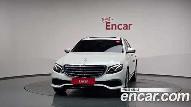Mercedes-Benz E-Class 2019 — Photo 17/20