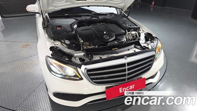 Mercedes-Benz E-Class 2019 — Photo 1/20