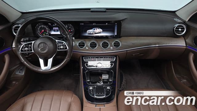 Mercedes-Benz E-Class 2019 — Photo 2/20