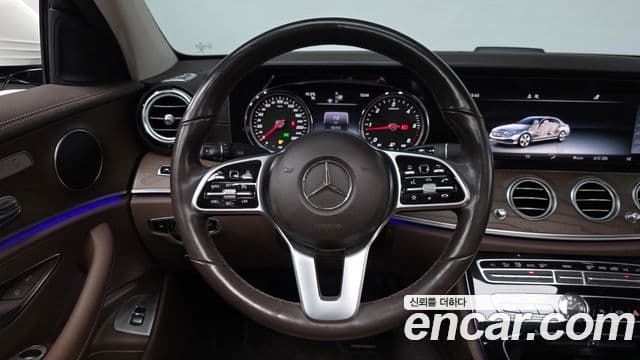 Mercedes-Benz E-Class 2019 — Photo 6/20