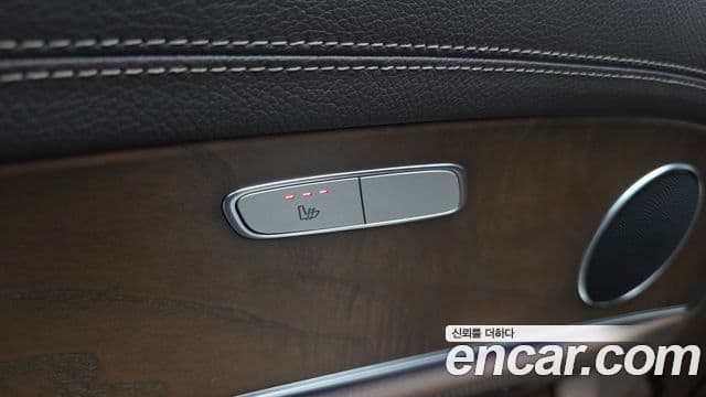 Mercedes-Benz E-Class 2019 — Photo 5/20