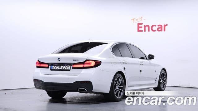 BMW 5 Series 2022 — Şəkil 1/20