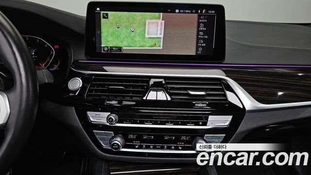 BMW 5 Series 2022 — Şəkil 14/20