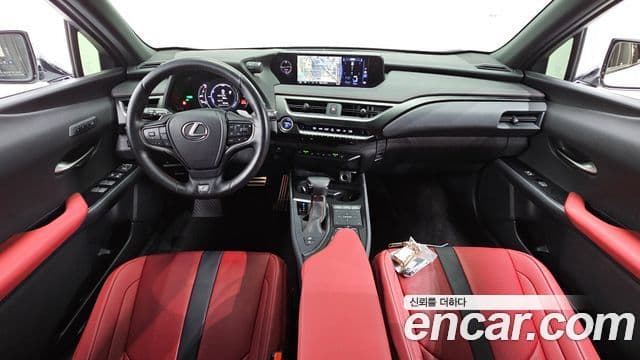 Lexus UX250h 2022 — Photo 17/20