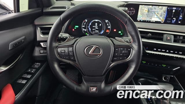 Lexus UX250h 2022 — Photo 19/20