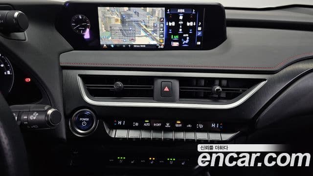 Lexus UX250h 2022 — Photo 5/20