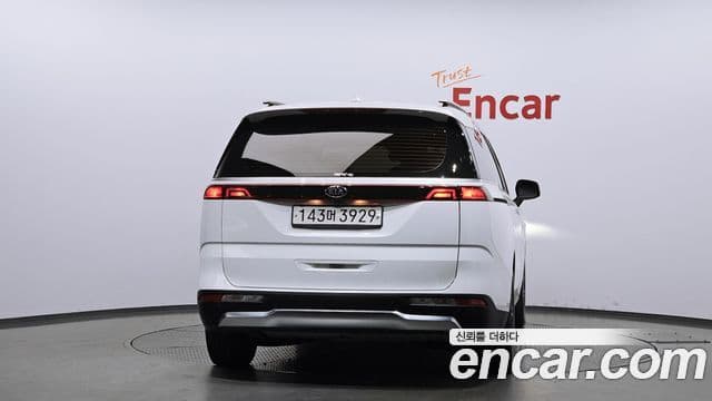 Kia Carnival 2020 — ფოტო 3/20
