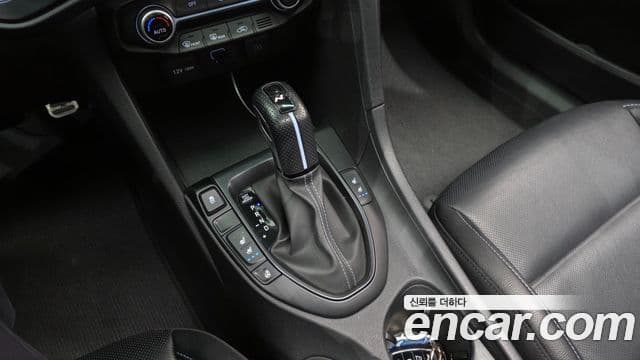 Hyundai Veloster 2021 — Photo 16/20