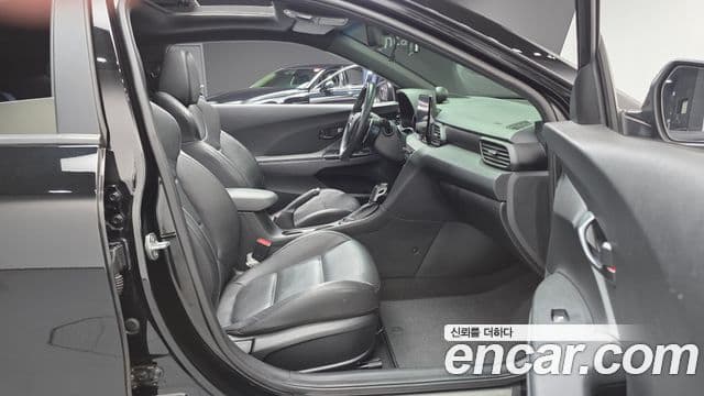 Hyundai Veloster 2021 — Photo 1/20