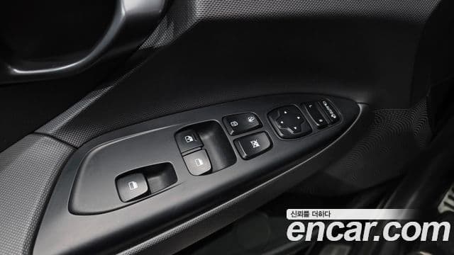Hyundai Veloster 2021 — Photo 17/20
