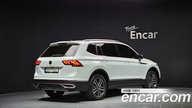 Volkswagen Tiguan Allspace 2023 — Photo 18/20