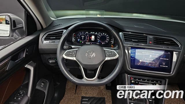 Volkswagen Tiguan Allspace 2023 — Photo 9/20