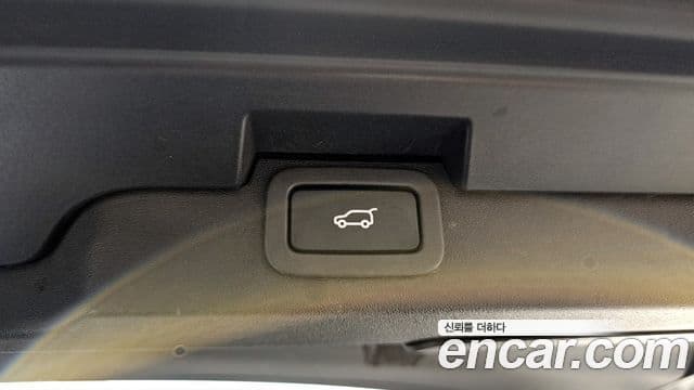 Land Rover Discovery 5 2018 — Şəkil 15/20