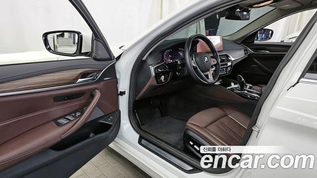 BMW 5 Series 2023 — Şəkil 10/20