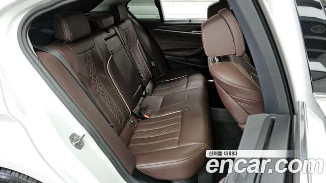 BMW 5 Series 2023 — Şəkil 12/20