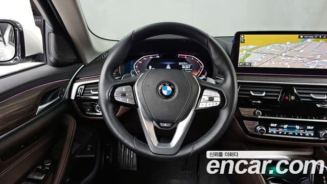 BMW 5 Series 2023 — Şəkil 13/20