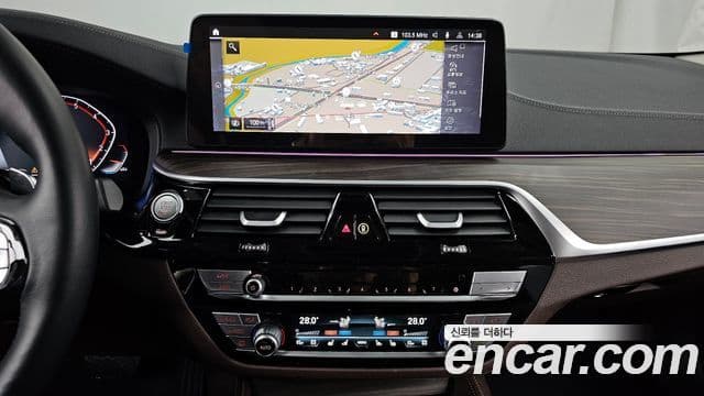 BMW 5 Series 2023 — Şəkil 14/20