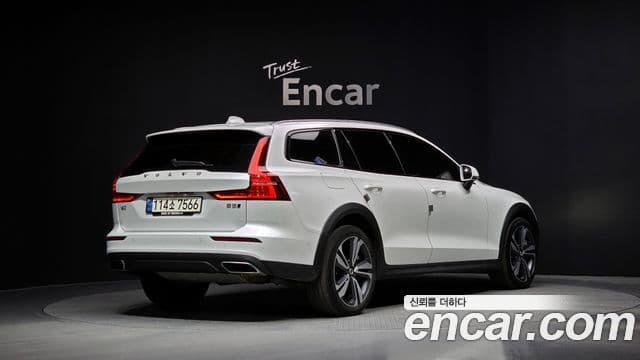 Volvo V60 Cross Country 2021 — Şəkil 1/20