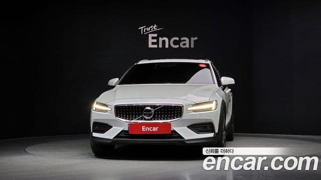 Volvo V60 Cross Country 2021 — Şəkil 2/20