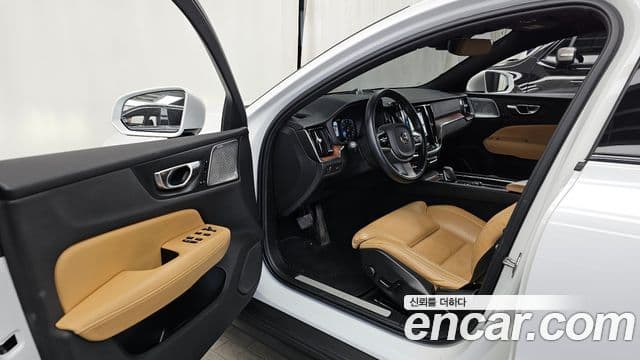 Volvo V60 Cross Country 2021 — Şəkil 9/20