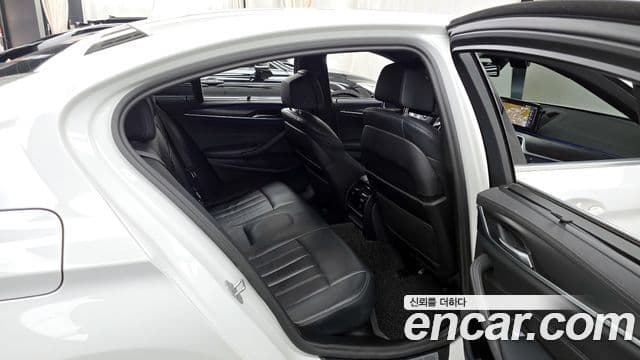 BMW 5 Series 2023 — Şəkil 12/20