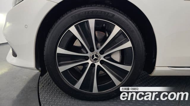Mercedes-Benz E-Class 2020 — ფოტო 5/20
