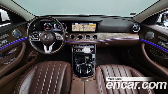 Mercedes-Benz E-Class 2020 — ფოტო 7/20