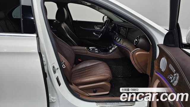 Mercedes-Benz E-Class 2020 — ფოტო 11/20