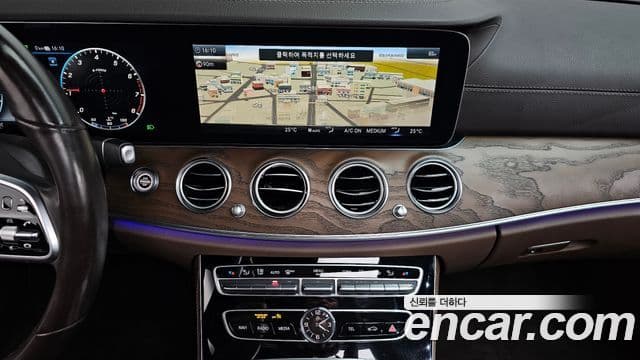 Mercedes-Benz E-Class 2020 — ფოტო 14/20