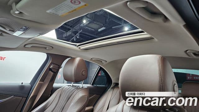 Mercedes-Benz E-Class 2020 — ფოტო 19/20