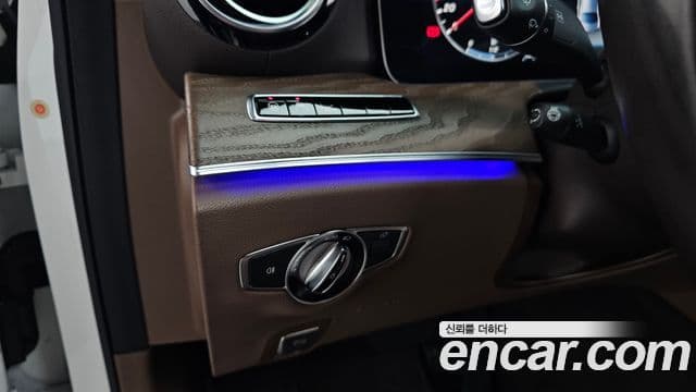 Mercedes-Benz E-Class 2020 — ფოტო 20/20