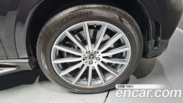 Mercedes-Benz GLS-Class 2023 — Photo 9/20